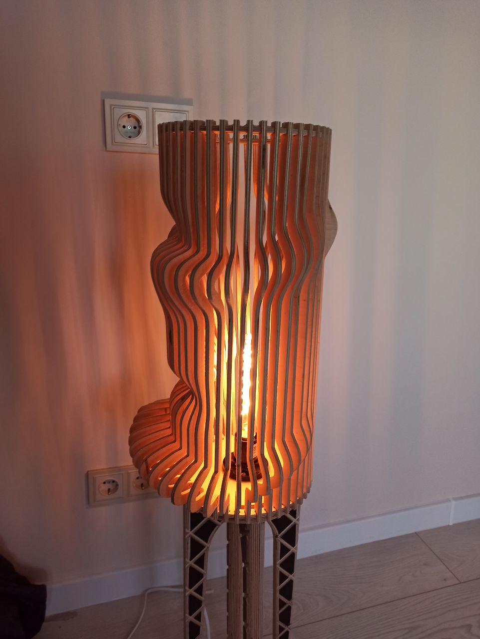 Дизайнерский светильник из фанеры ручная работа Саратов вид 1